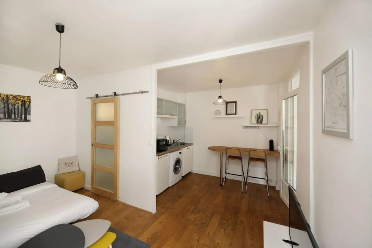 Apartment Avec Bureau Proche Montmartre - P2 *